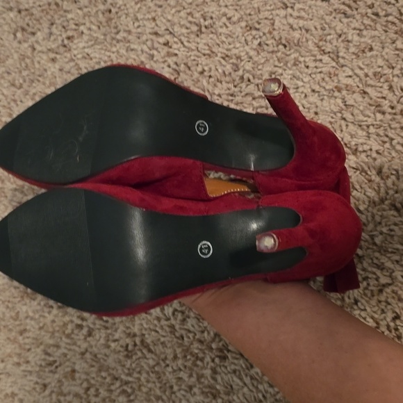 Women's Deep Red Faux Suede Heels Size 41 (US 10.5) (Bin 11) - Picture 7 of 9